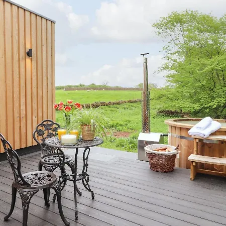Дом отдыха Yew Tree Cabin *